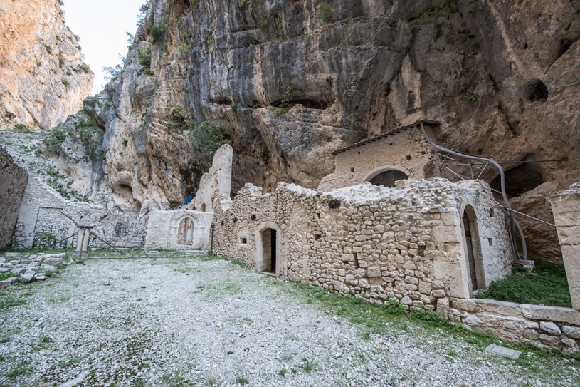 Resti Abbazia di San Martino in Valle Fara San Martino