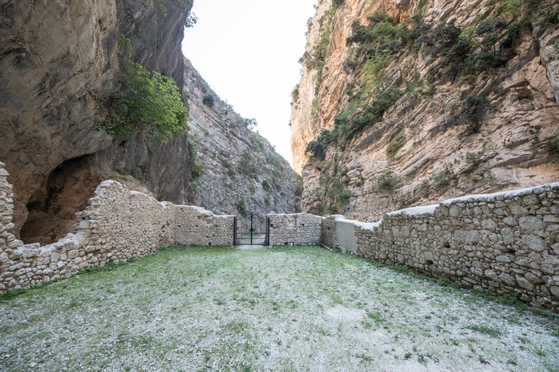 Resti Abbazia di San Martino in Valle Fara San Martino