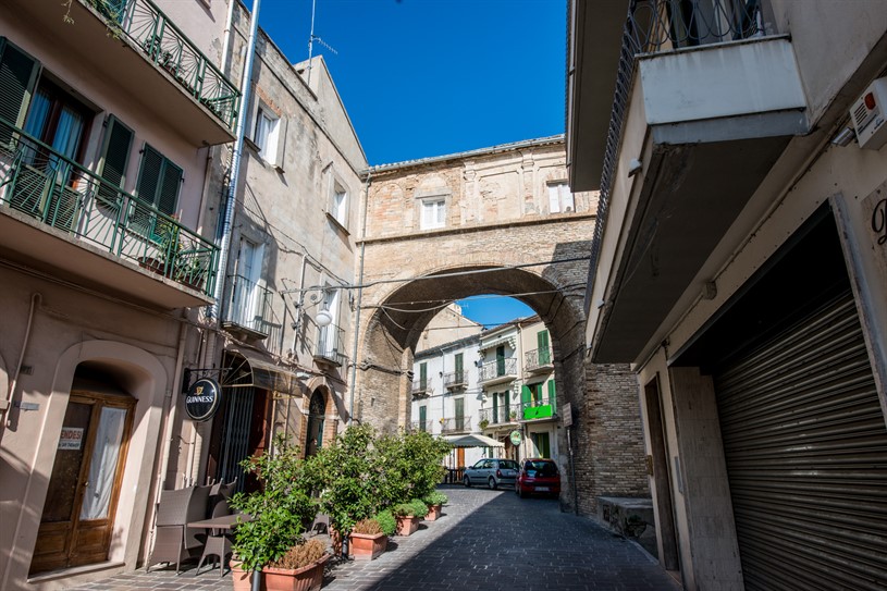 Arco 'ndriano ex porta San Nicola 