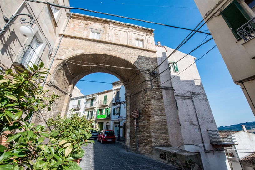 Arco 'ndriano ex porta San Nicola 