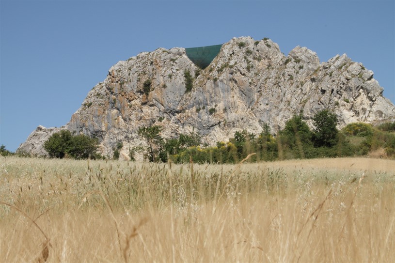 Installazione Orizzonti di Costas Varotsos Gessopalena